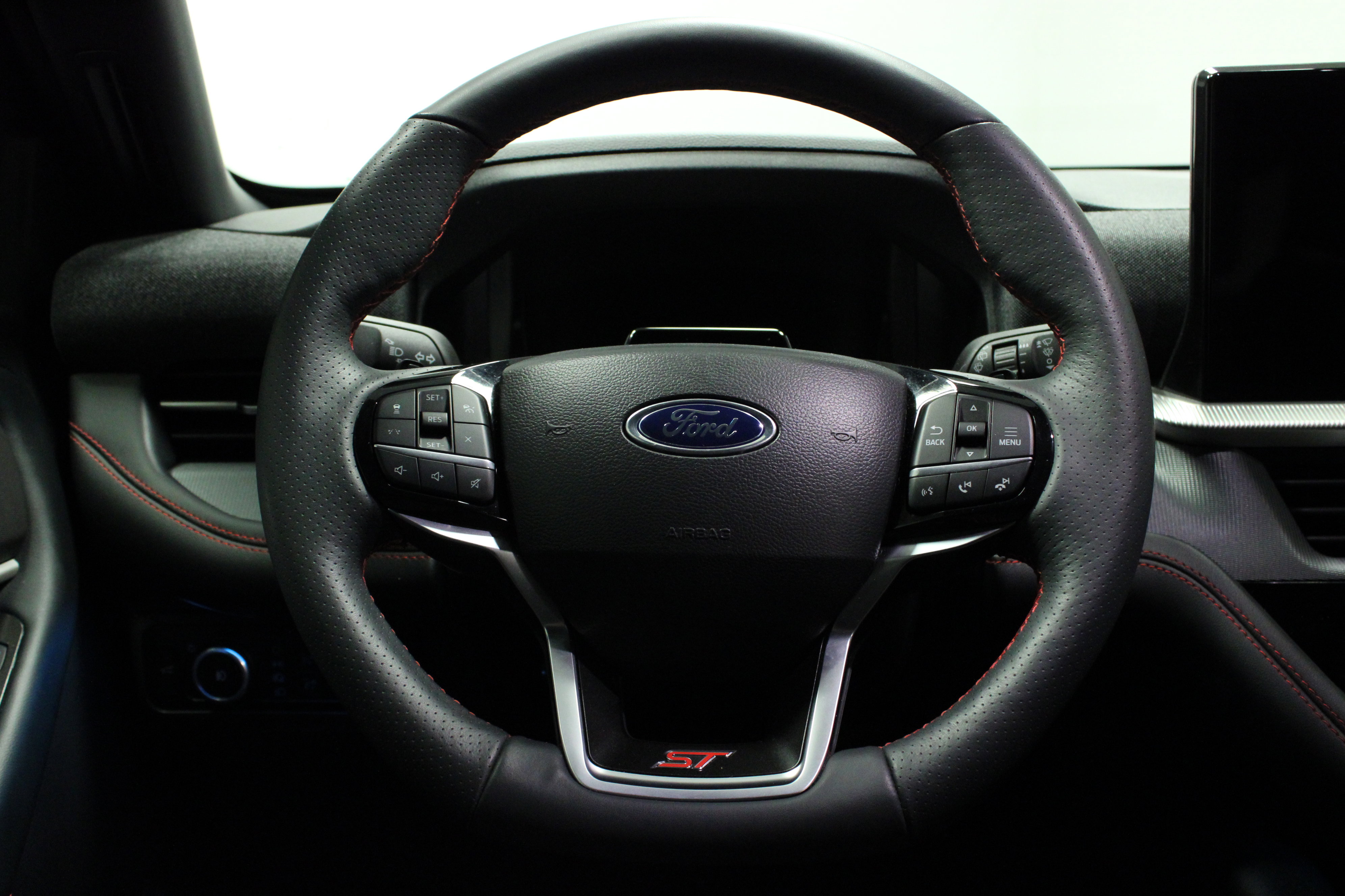 Used 2025 Ford Explorer ST image 23