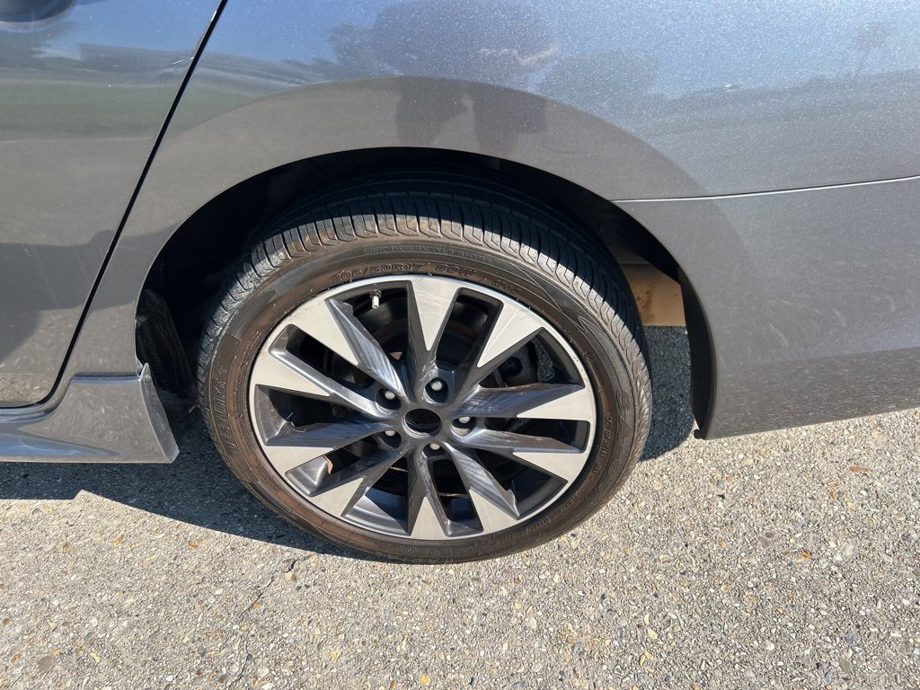 Used 2016 Nissan Sentra SR w/ SR Premium Package image 21