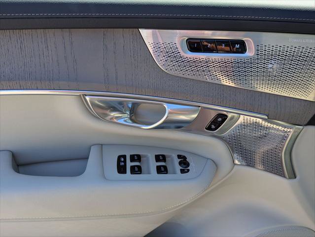 Used 2025 Volvo XC90 B6 Ultra w/ Lounge Package image 10