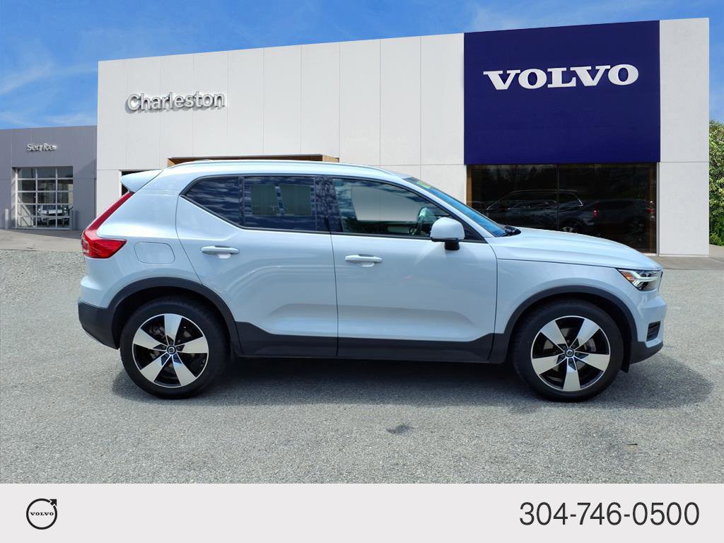 Used 2020 Volvo XC40 T5 Momentum w/ Protection Package AWD/4WD image 2