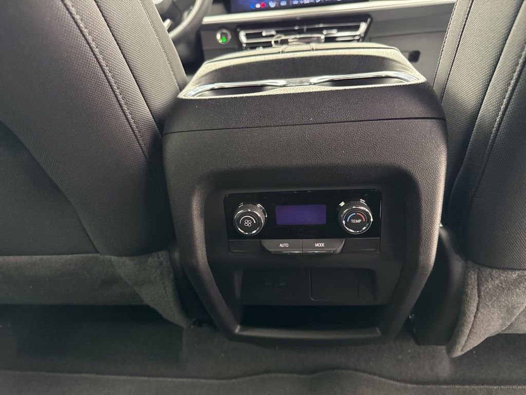 New 2026 Chevrolet Traverse LT w/ Midnight/Sport Edition image 13