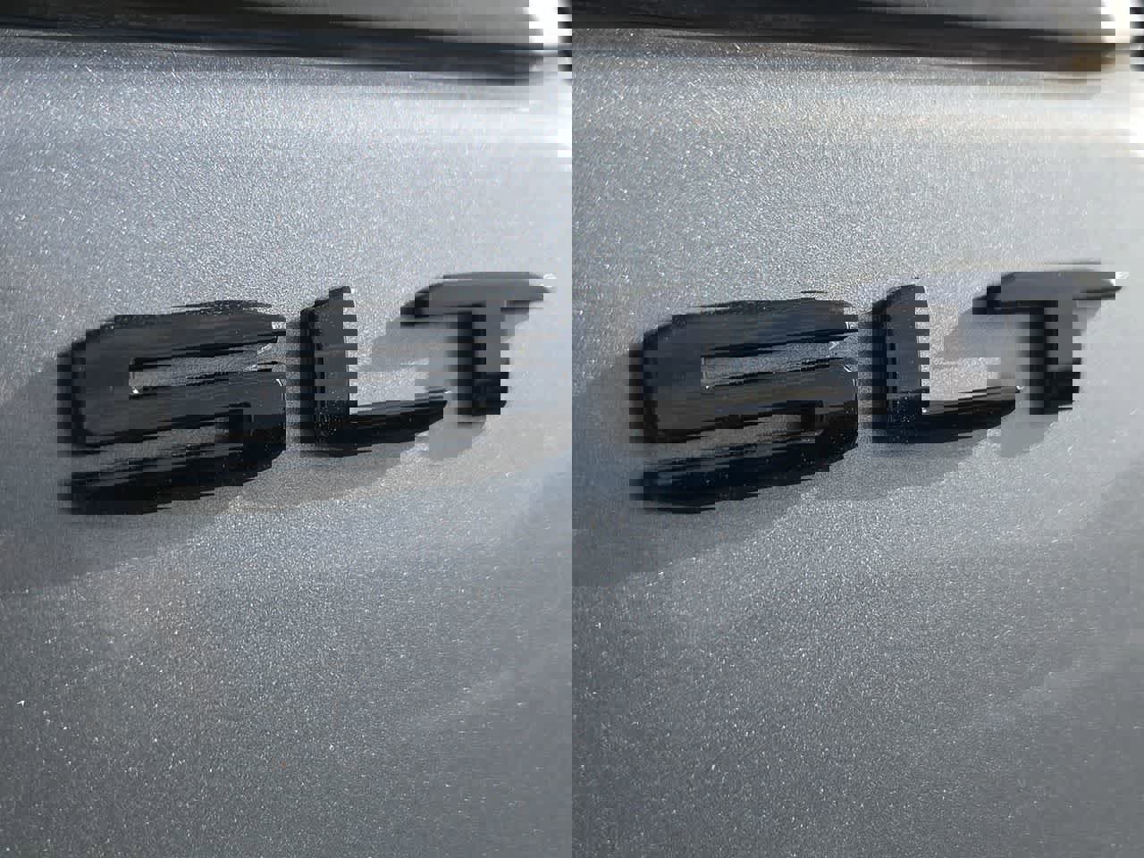 Used 2023 GMC Terrain SLT w/ Elevation Edition image 10