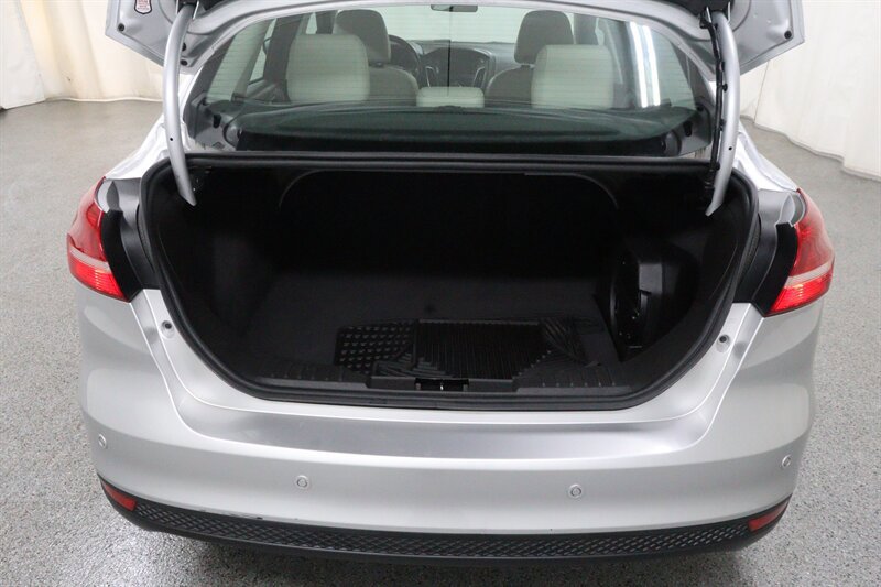 Used 2017 Ford Focus Titanium FWD image 31