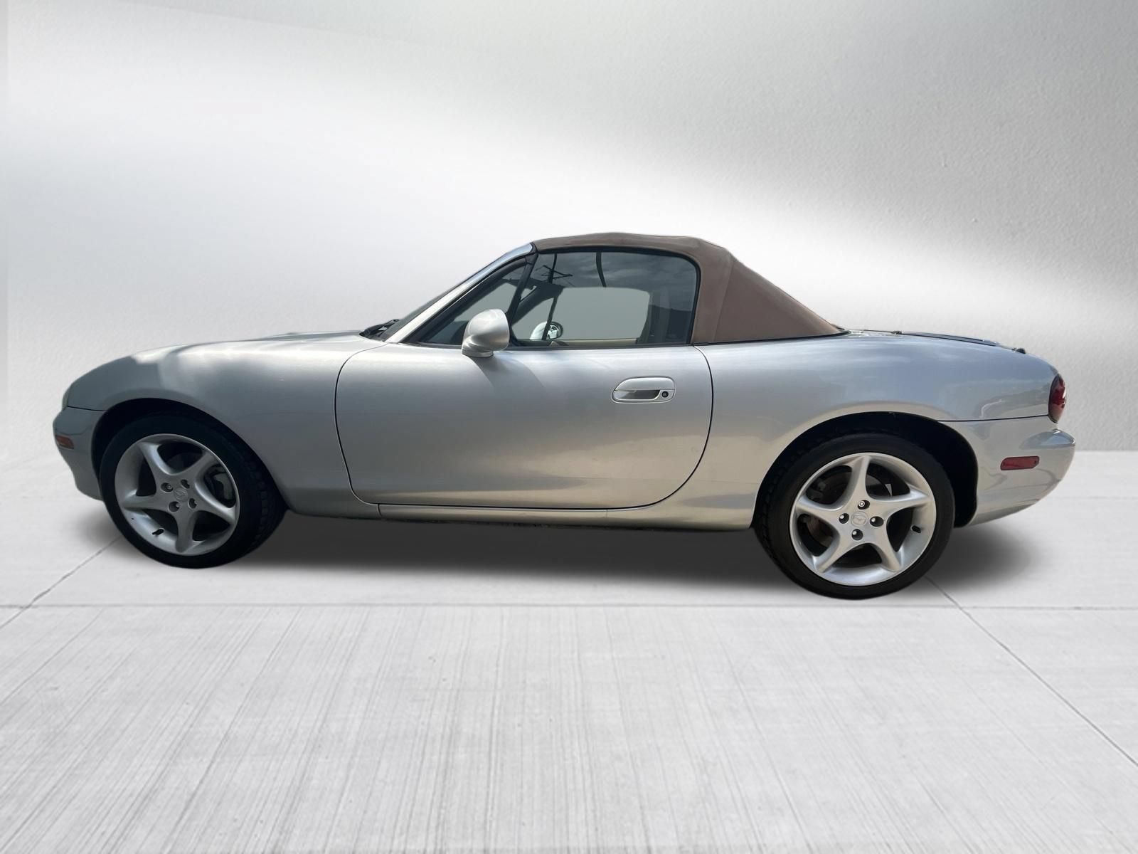 Used 2001 MAZDA MX-5 Miata RWD image 4