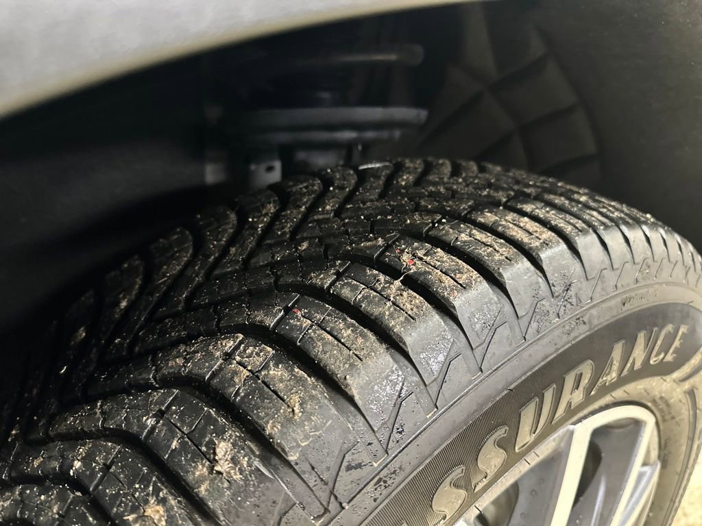 Certified 2023 GMC Acadia SLT w/ Technology Package image 12