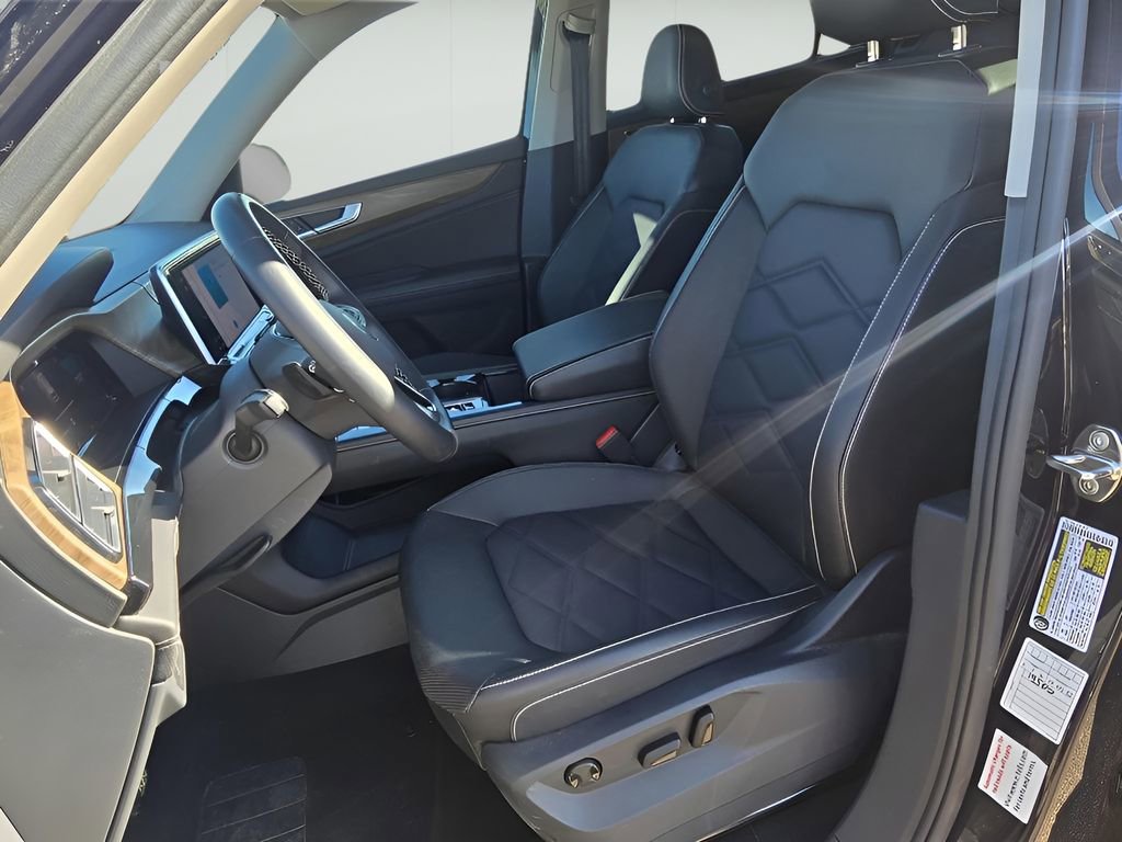 Used 2025 Volkswagen Atlas SE AWD/4WD image 13