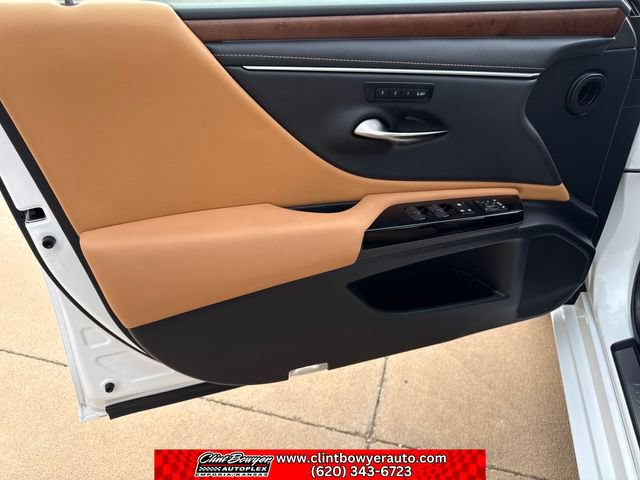 Used 2025 Lexus ES 350 w/ Premium Package FWD image 11