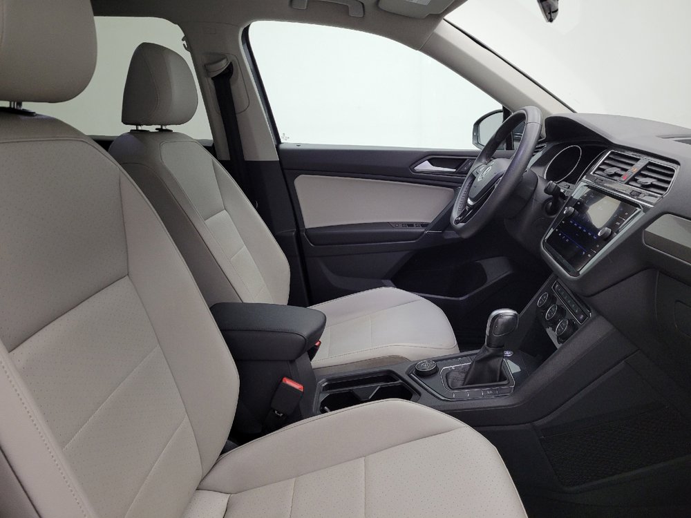Used 2020 Volkswagen Tiguan SE w/ Panoramic Sunroof Package AWD/4WD image 21