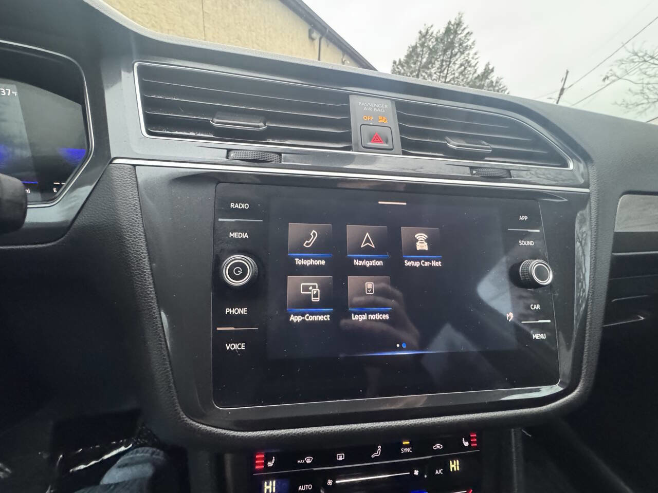 Used 2024 Volkswagen Tiguan SE image 35