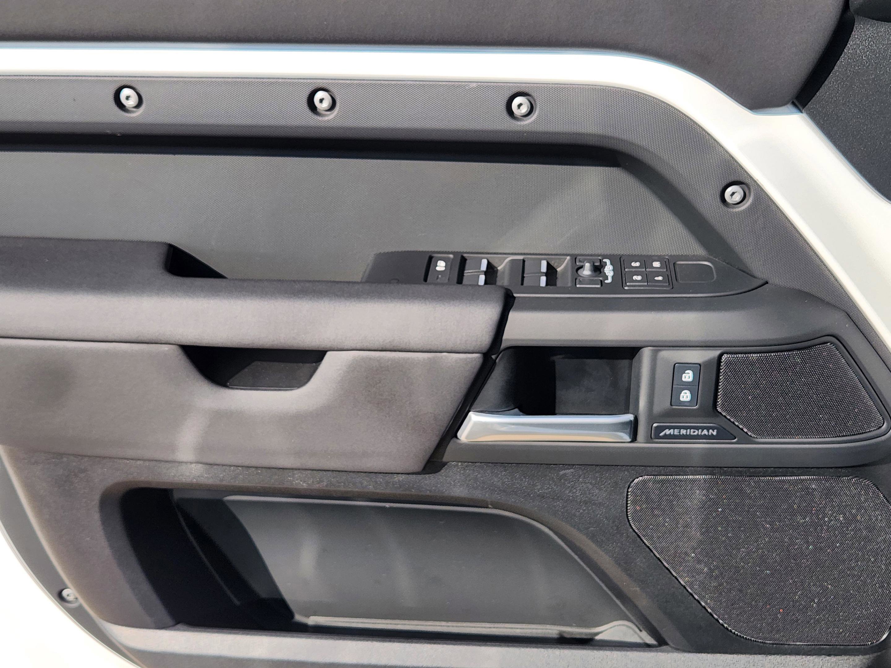 Used 2025 Land Rover Defender 110 S image 22