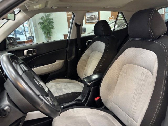 Used 2024 Hyundai Venue SEL image 12
