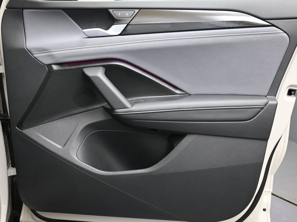 New 2026 Volkswagen Tiguan SE R-Line image 11