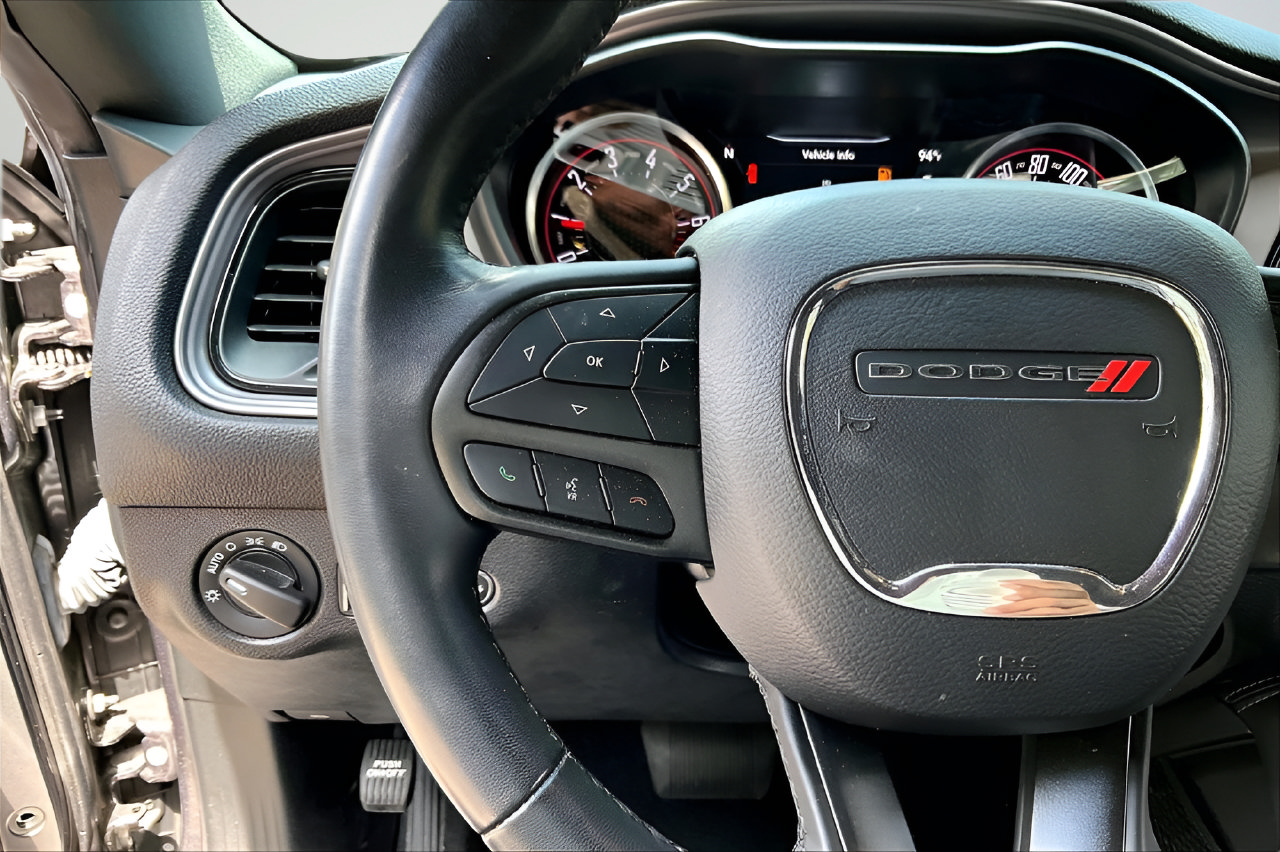 Used 2023 Dodge Challenger SXT RWD image 10