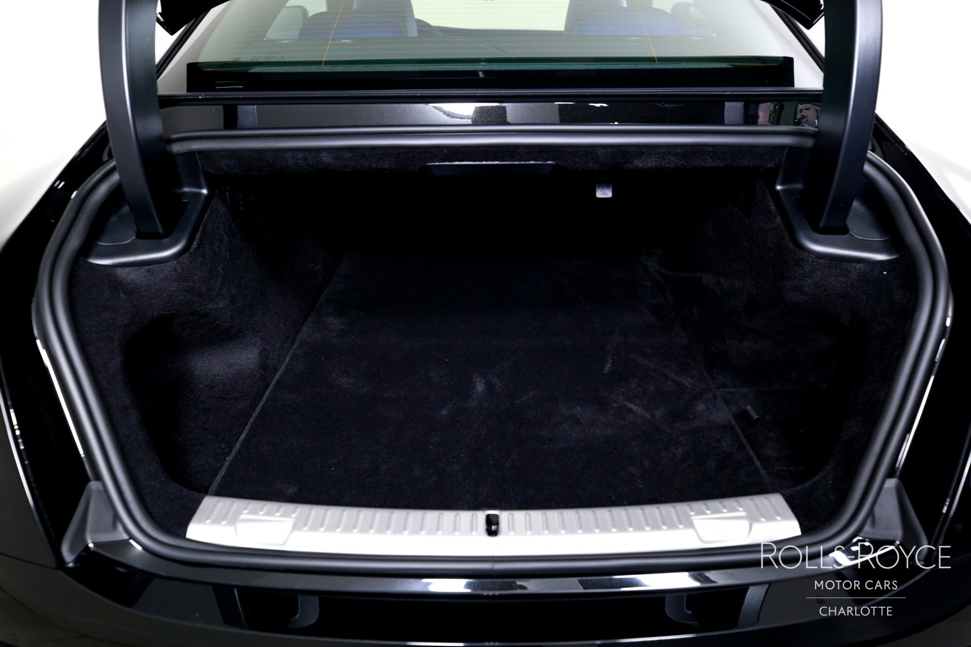 New 2025 Rolls-Royce Spectre Black Badge w/ Spectre Enhancement Package image 21