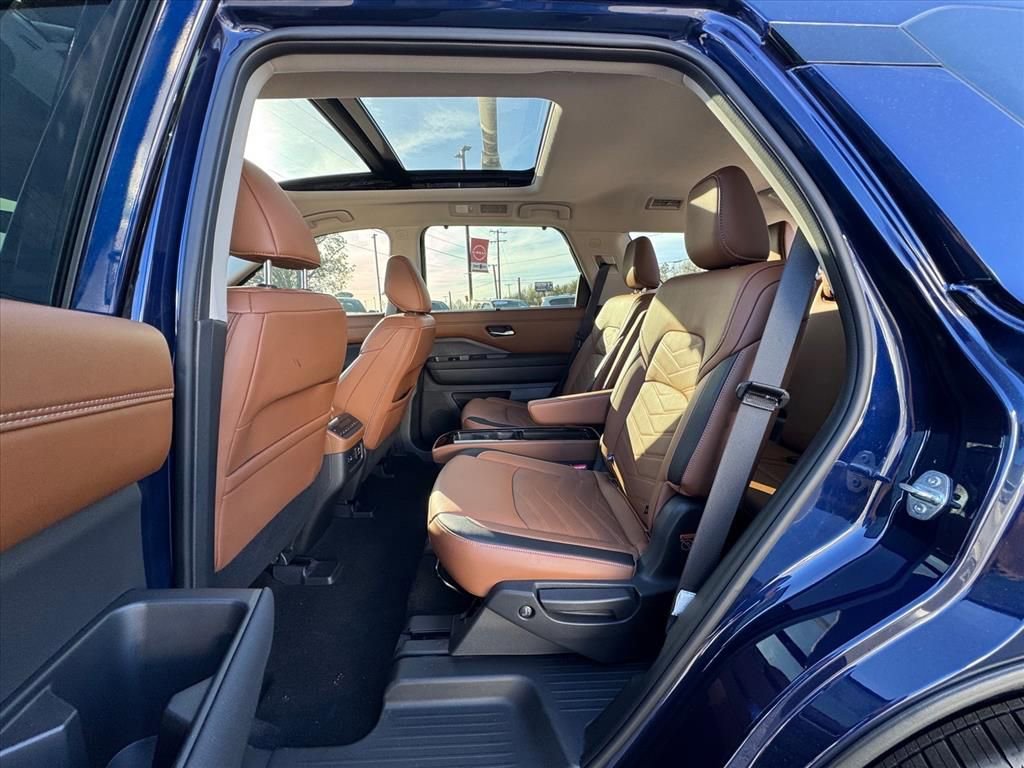Certified 2024 Nissan Pathfinder Platinum image 12