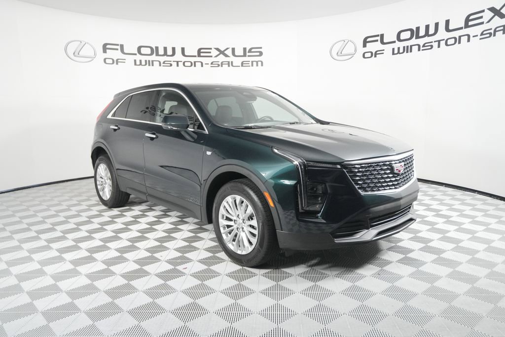 Used 2024 Cadillac XT4 Luxury w/ Cold Weather Package FWD image 3