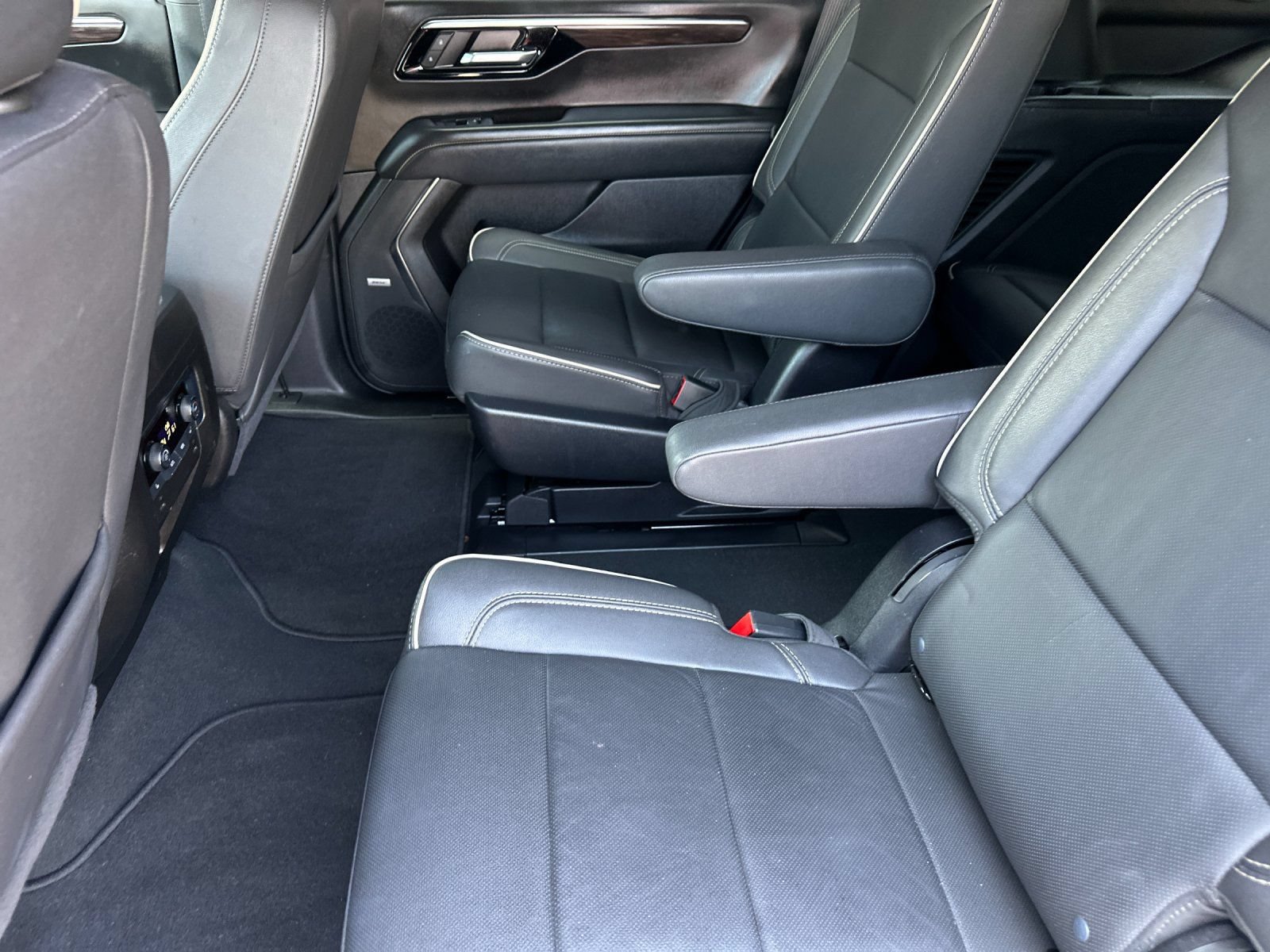 Used 2025 Chevrolet Tahoe Premier RWD image 12