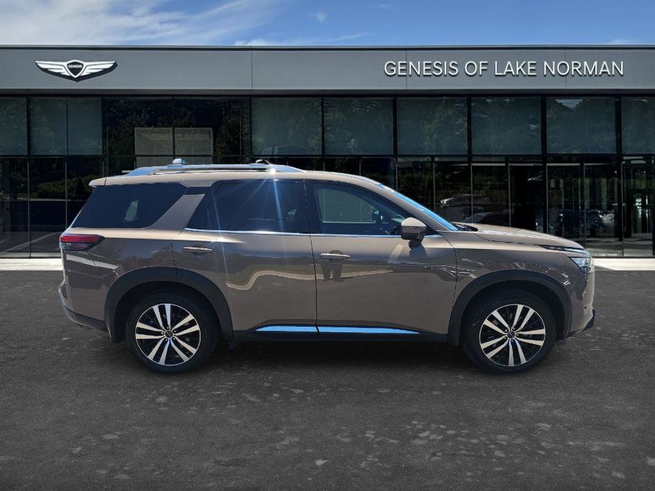 Used 2024 Nissan Pathfinder Platinum AWD/4WD image 4