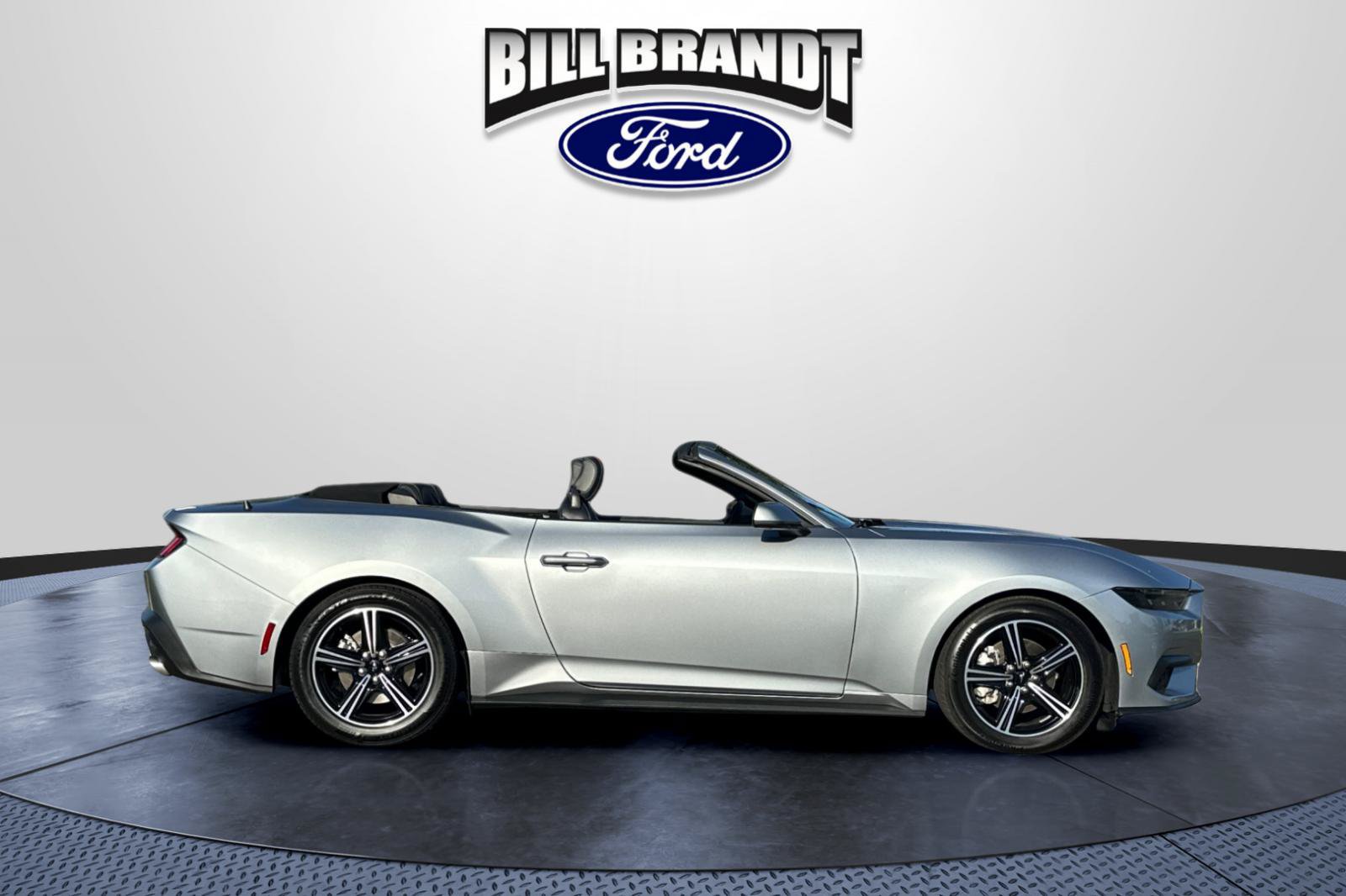 Used 2025 Ford Mustang Premium RWD image 3
