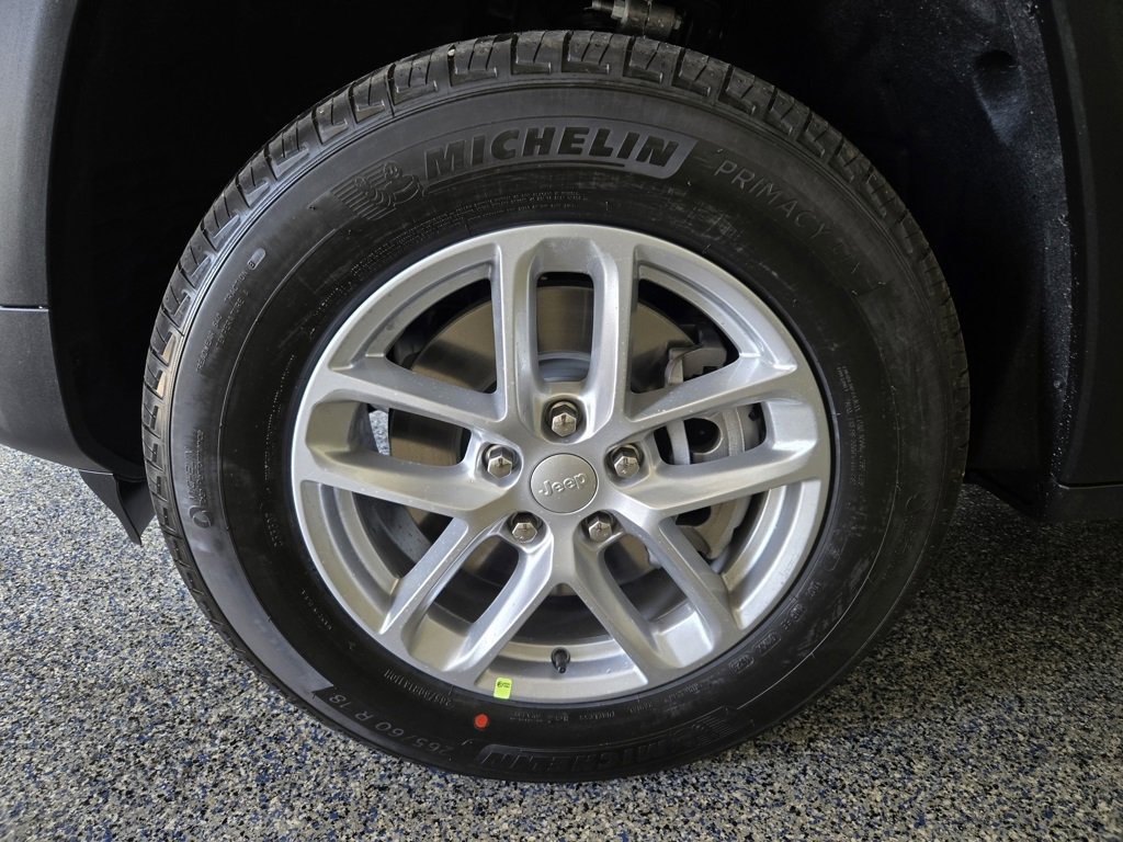 New 2025 Jeep Grand Cherokee L Laredo w/ Luxury Tech Group I image 31