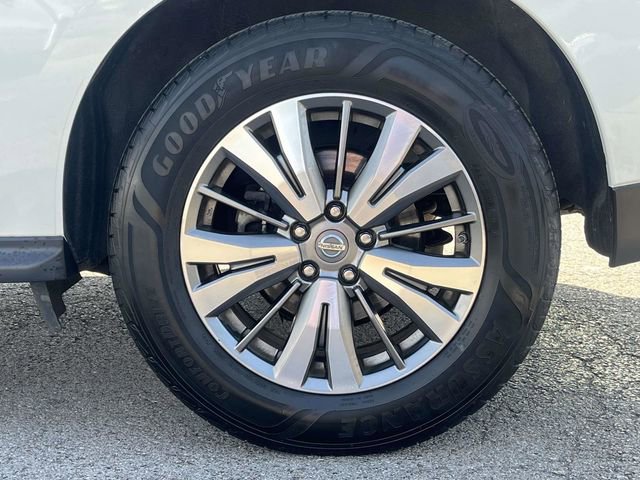 Used 2018 Nissan Pathfinder SV image 11