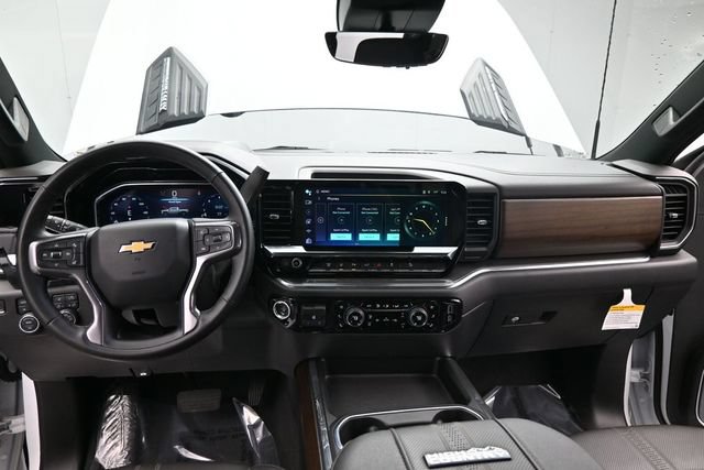 Used 2024 Chevrolet Silverado 2500 High Country w/ High Country Premium Package AWD/4WD image 16