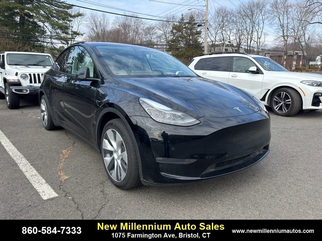 Used 2020 Tesla Model Y Long Range image 1