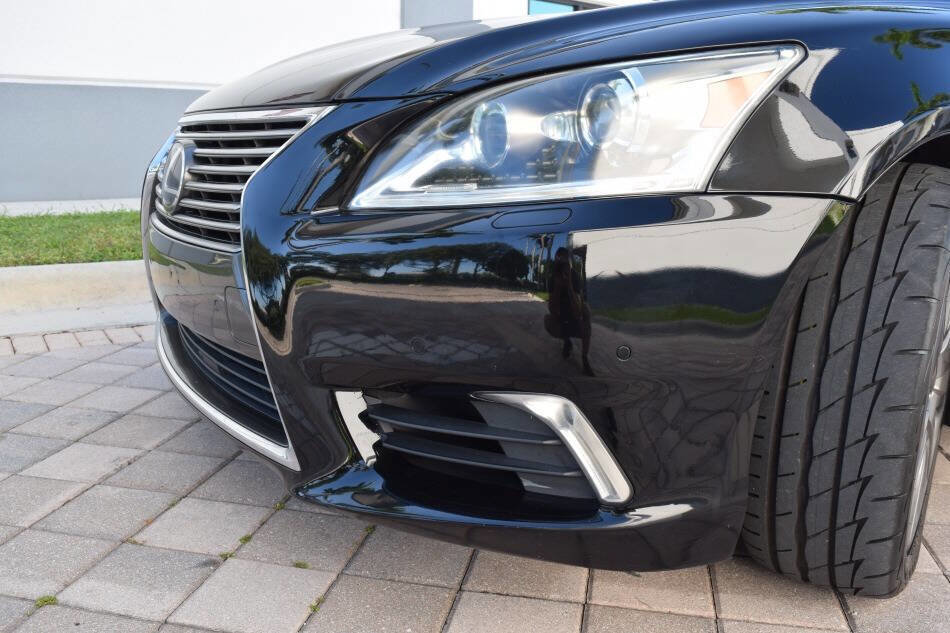 Used 2013 Lexus LS 460 AWD w/ Comfort Pkg image 14