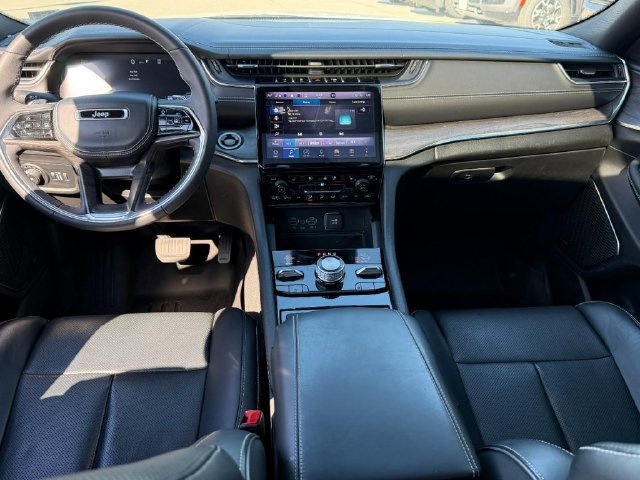 Used 2024 Jeep Grand Cherokee L Overland w/ Luxury Tech Group IV AWD/4WD image 18