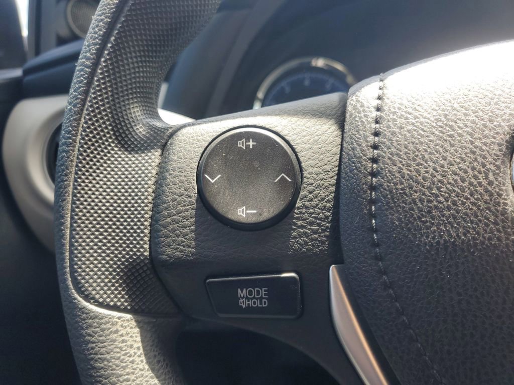 Used 2017 Toyota Corolla LE FWD image 18