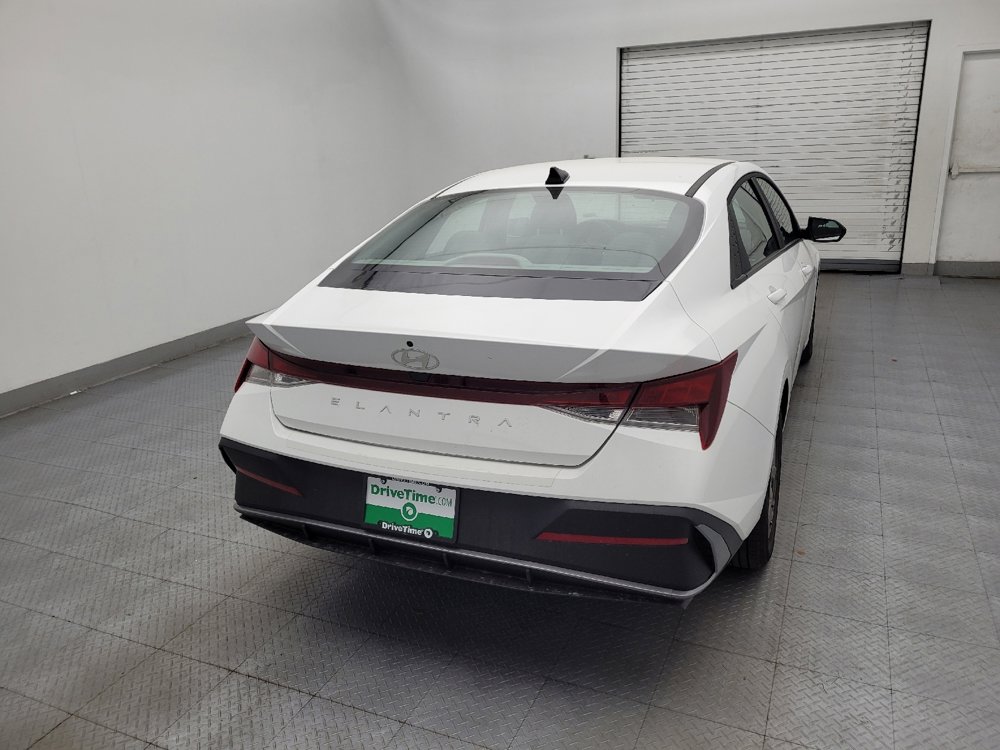 Used 2025 Hyundai Elantra SE image 7
