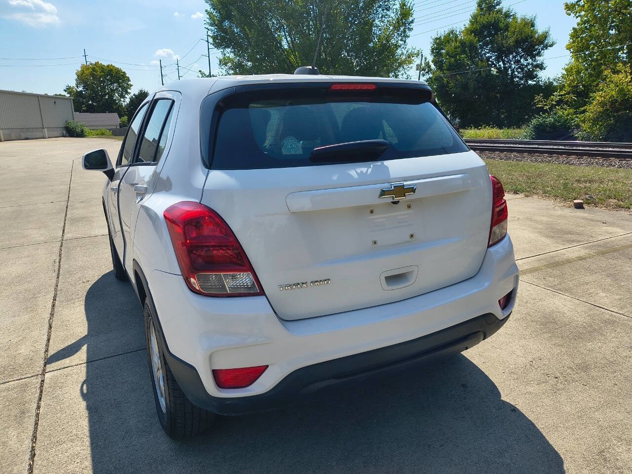 Used 2018 Chevrolet Trax LS image 2