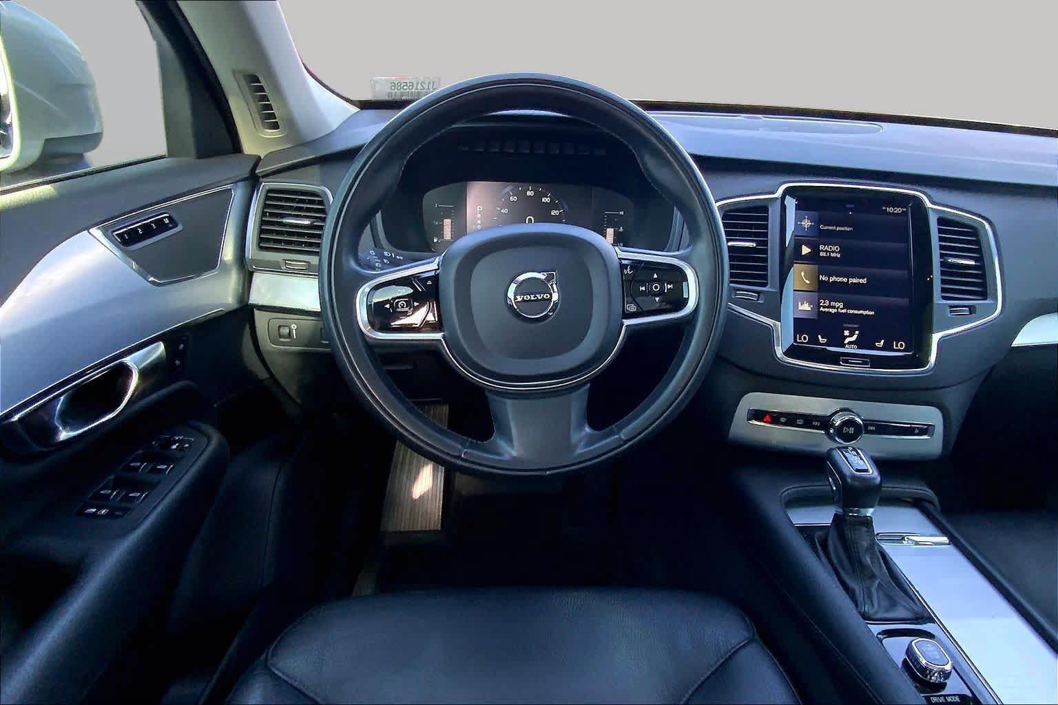 Used 2018 Volvo XC90 T5 Momentum w/ Convenience Package AWD/4WD image 6