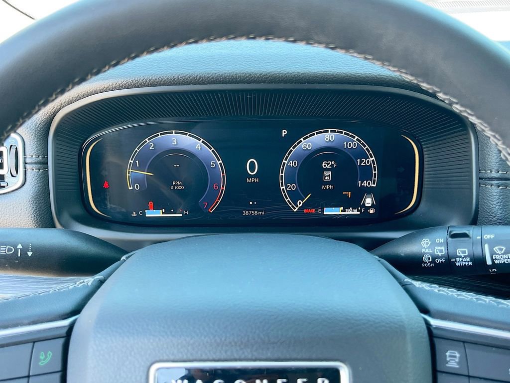 Certified 2024 Jeep Wagoneer L Series III w/ Premium Group I image 12