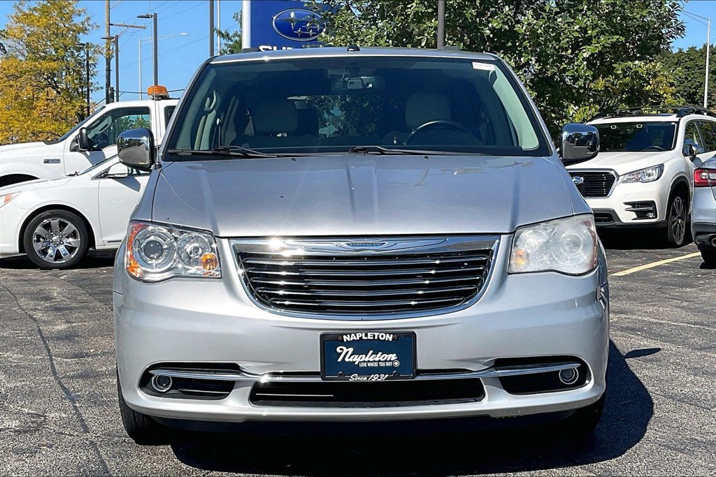 Used 2011 Chrysler Town & Country Limited FWD image 3