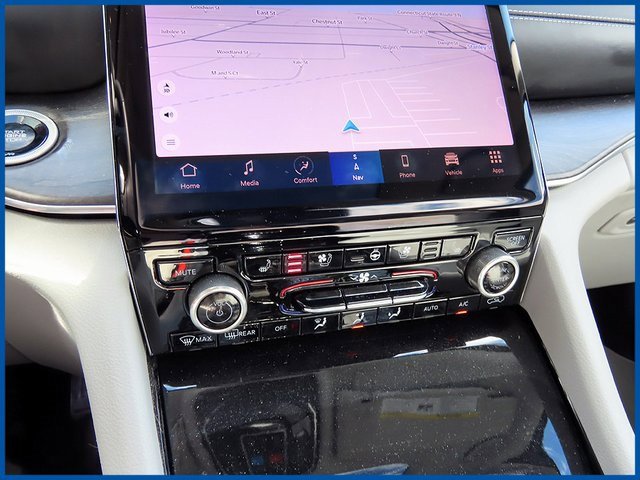 Used 2022 Jeep Grand Cherokee Overland w/ Luxury Tech Group IV image 18