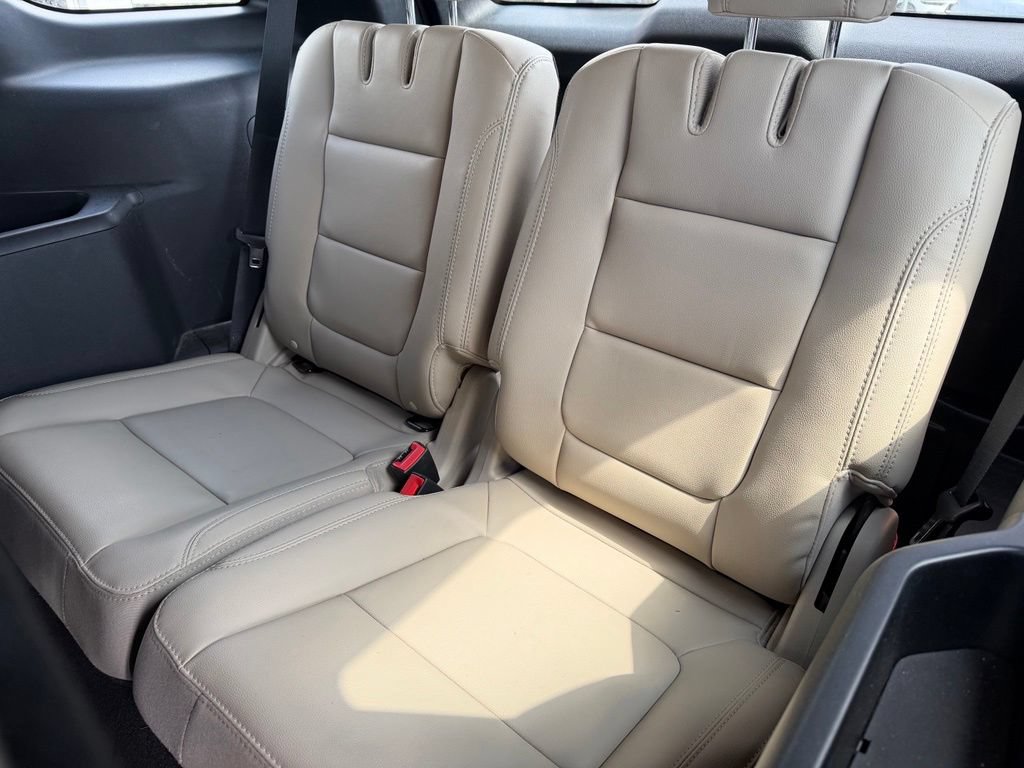 Used 2018 Ford Explorer XLT w/ Equipment Group 202A AWD/4WD image 8