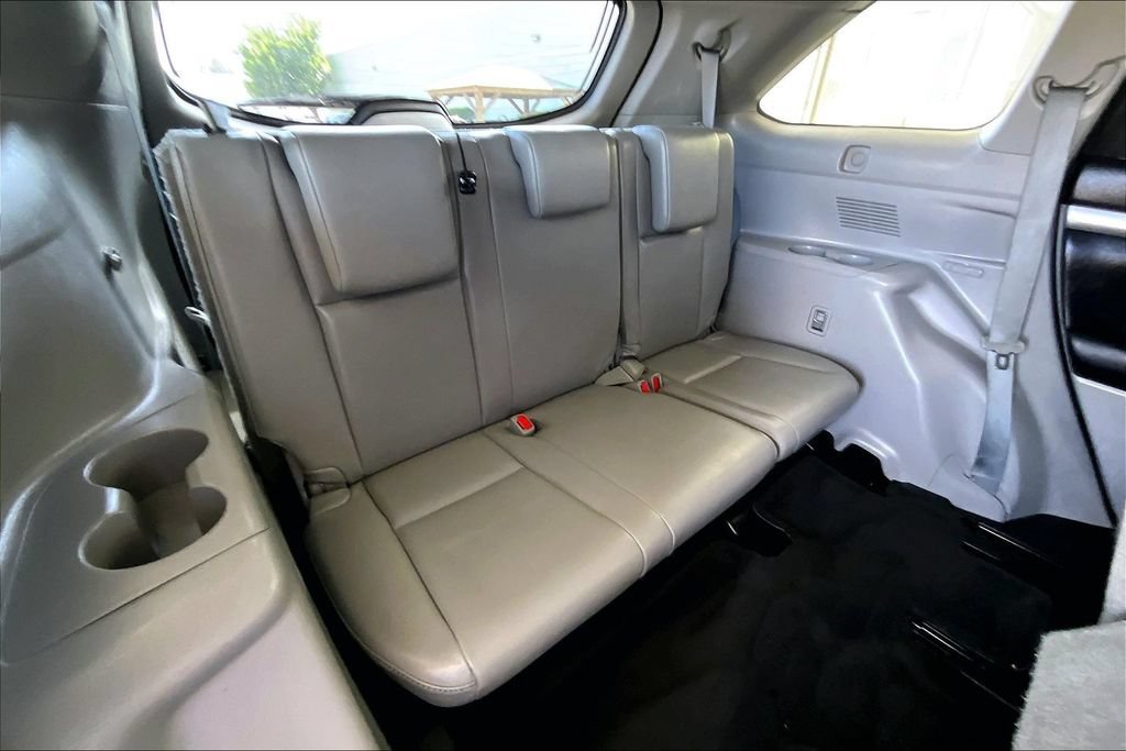 Used 2019 Toyota Highlander XLE w/ Carpet Mat Package (TMS) FWD image 26