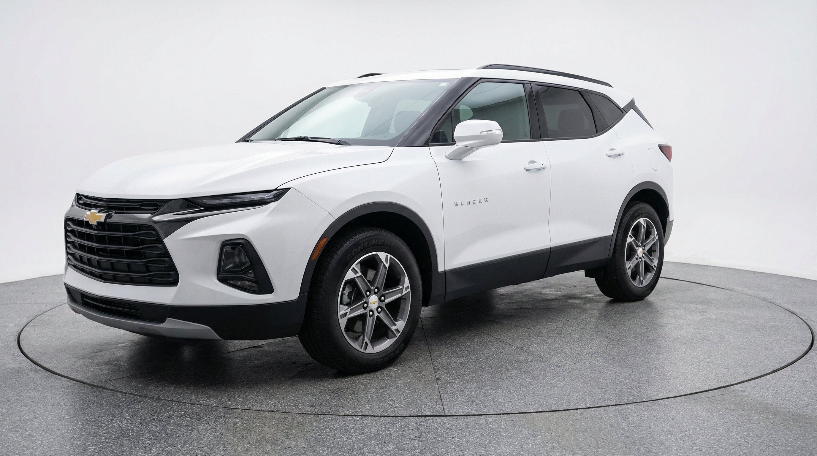 Used 2025 Chevrolet Blazer LT FWD image 3
