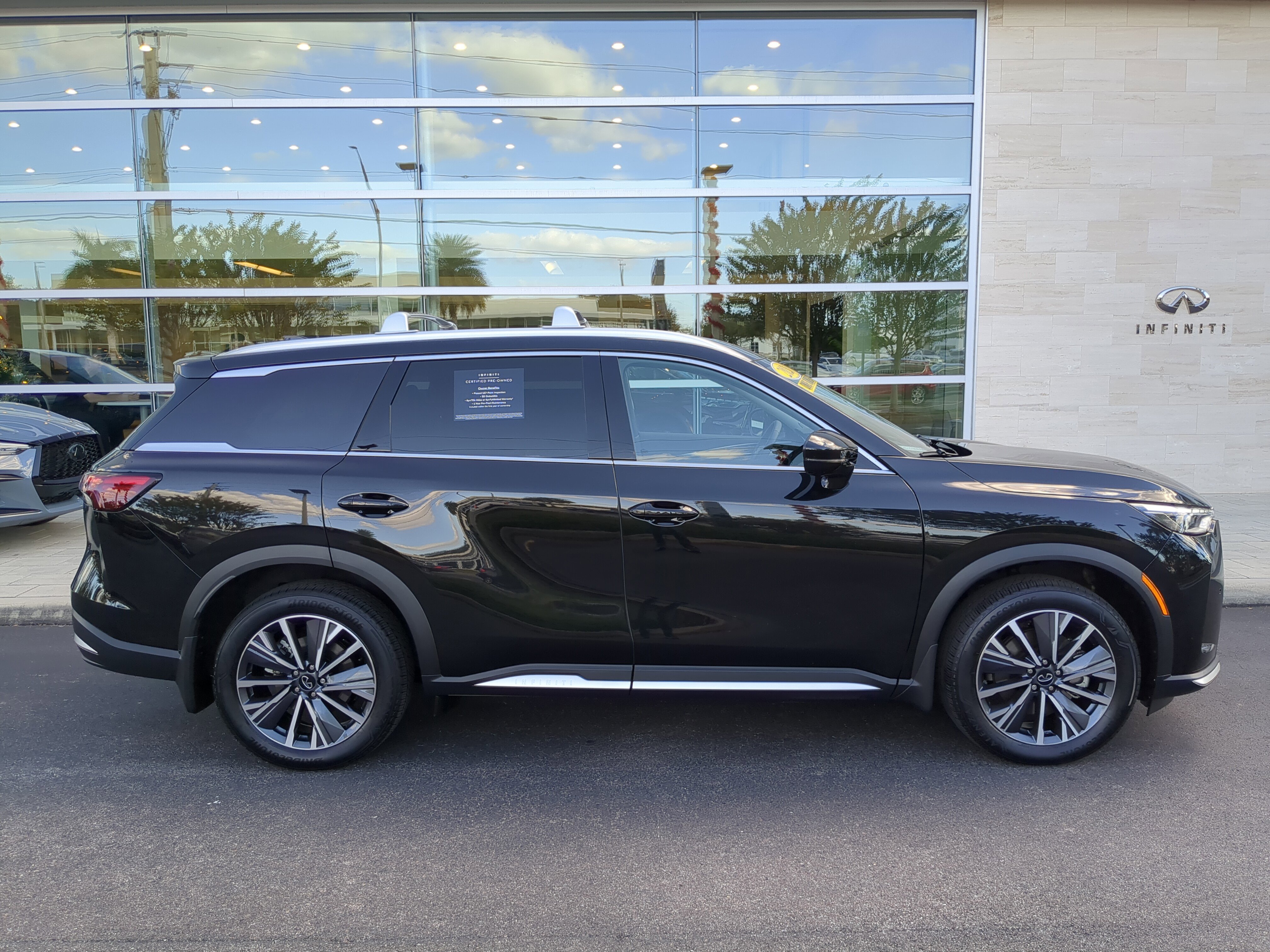 Certified 2026 INFINITI QX60 Luxe w/ Cargo Package image 3