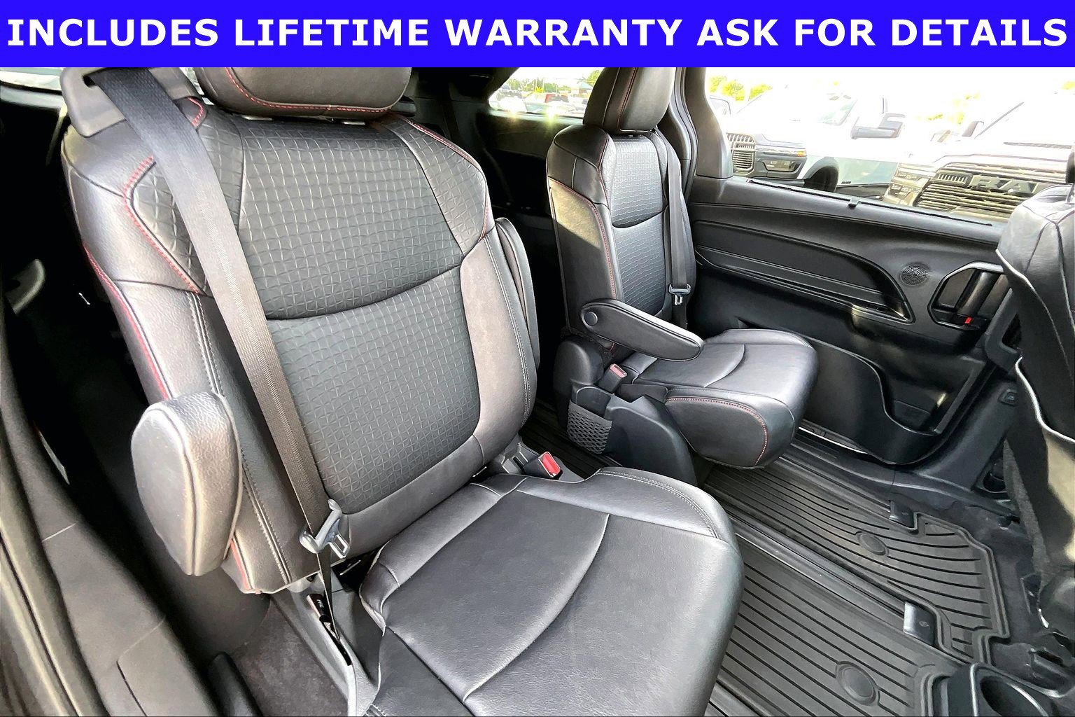 Used 2025 Toyota Sienna XSE w/ XSE Plus Package FWD image 22