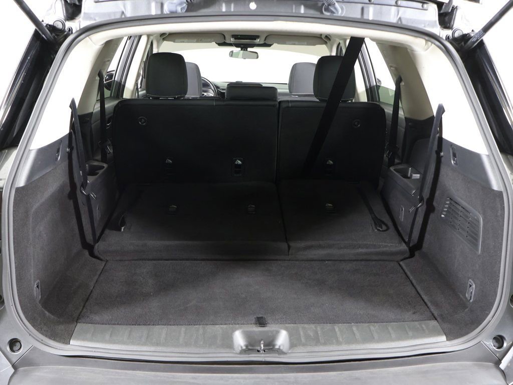 Used 2023 Nissan Pathfinder SV image 19