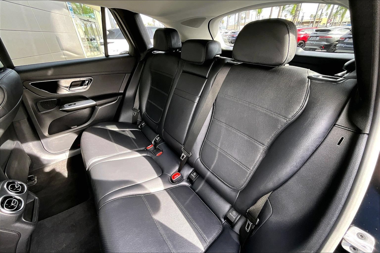 Used 2025 Mercedes-Benz GLC 350e 4MATIC image 26