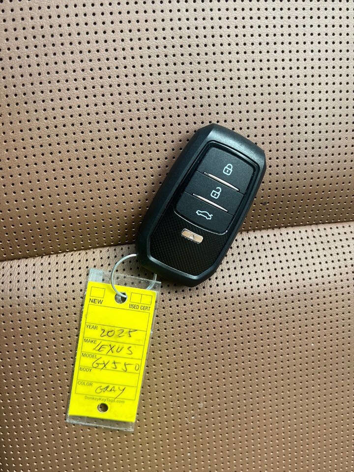 Used 2025 Lexus GX 550 Luxury+ AWD 4dr SUV image 24