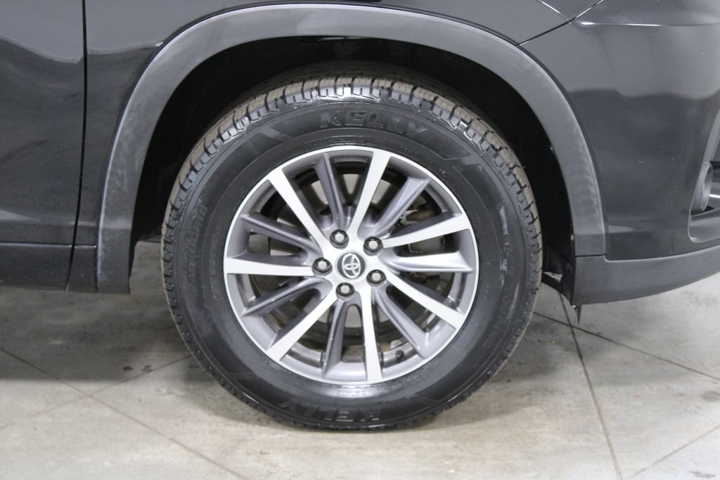 Used 2017 Toyota Highlander XLE image 12
