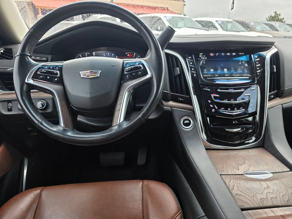 Used 2018 Cadillac Escalade Premium Luxury AWD/4WD image 11