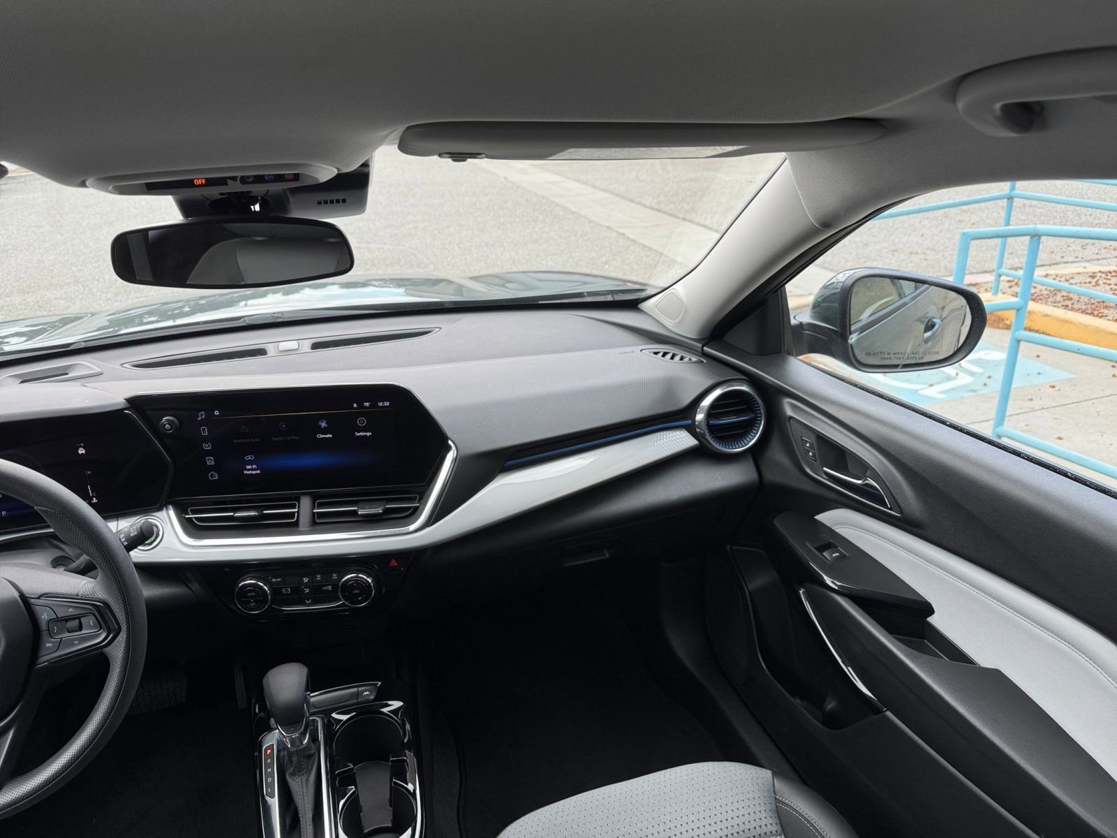 Used 2025 Chevrolet Trax LT FWD image 35