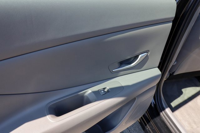 Used 2024 Hyundai Elantra SE image 39