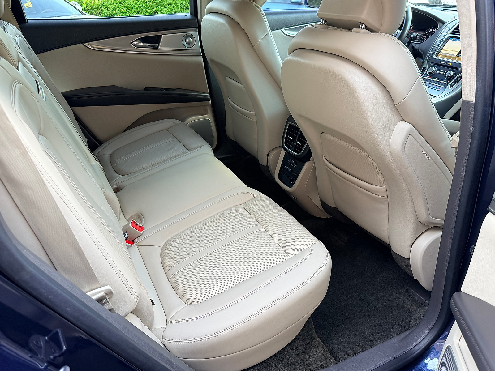 Used 2017 Lincoln MKX Reserve w/ Luxury Package AWD/4WD image 36