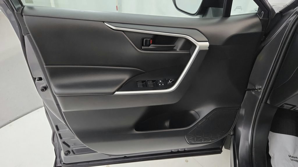 Certified 2021 Toyota RAV4 LE FWD image 22